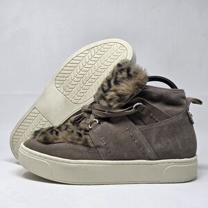 NAKED FEET Suede Evolution Cozy Women's Size 10 Sneakers Shoes Gray Pre-owned